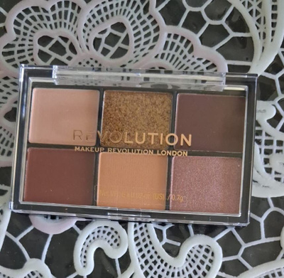 Revolution Makeup silmämeikkipaletti
