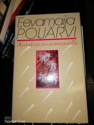 Eevamaija Poijärvi Ajatuksin ja sormenpäillä