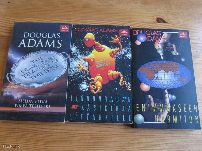 Douglas Adams: Linnunradan käsikirjaa