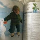 Hauskat nukenvaatteet neulomalla ja virkkaamalla - pikkukuva 3