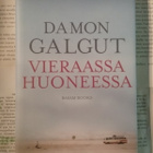Damon Galgut - Vieraassa huoneessa (sid.) - pikkukuva 1