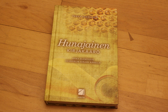 Pekka Eskelinen Hunajainen kirjakäärö D3