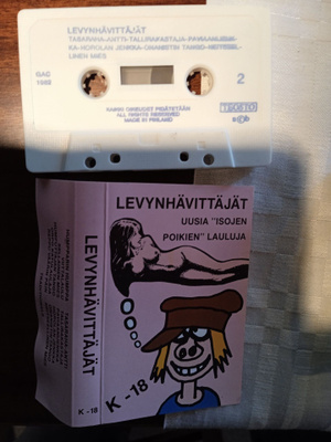 C- KASETTI: LEVYNHÄVITTÄJÄT: UUSIA ISOJEN POIKIEN LAULUJA