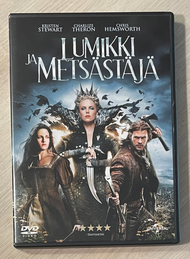Lumikki ja metsästäjä (2012) Kristen Stewart
