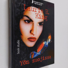 Laurie R. King : Yön suojissa - pikkukuva 1