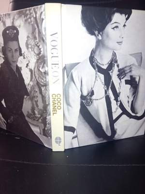 VOGUE ON COCO CHANEL ( SIS POSTIKULU  )