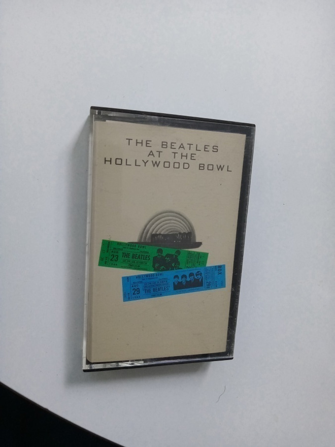 C-Kasetti THE BEATLES - AT THE HOLLYWOOD BOWL (Sis.pk:t)