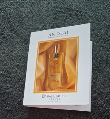 Hajuvesinäyte Nicolai Parfumeur Createur Baikal Leather