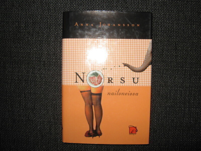 Anna Johansson : Norsu nailoneissa : naiseudesta, ruumiista