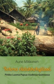 Aune Mikkonen - Kotona viidakkokylässä