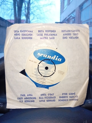 7" single Laila Kinnunen: Siipirikko + ( SIS POSTIKULU  )