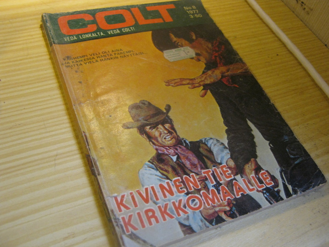 Colt 8/1977 Kivinen tie kirkkomaalle