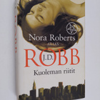 J. D Robb : Kuoleman riitit - pikkukuva 1