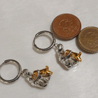 NWOT Dog Mom Embrace Huggie Two Tone Earrings - pikkukuva 4
