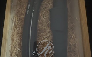 Fiskars puukko ja pieni saha