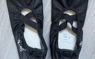 ANNIEL MUSTAT JUMPPATOSSUT koko 37 *UUDET*