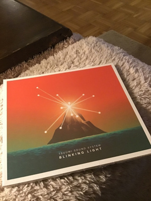 Tsuumi sound system . Blinking light CD muoveissa!