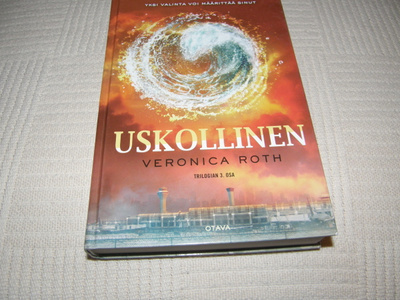 Veronica Roth Uskollinen -sid