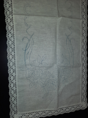 Piirretty liina,  pitsi reunus   40x92cm