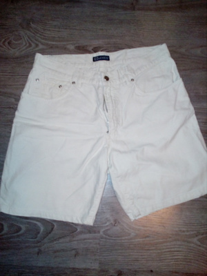 Luonnonvaalea / vaalea beige shortsit koko M