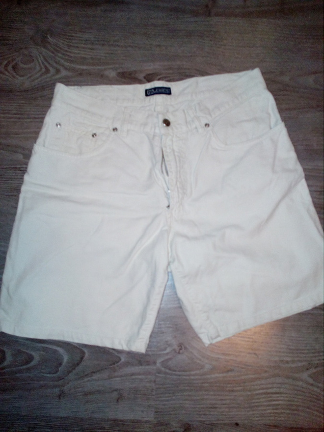 Luonnonvaalea / vaalea beige shortsit koko M