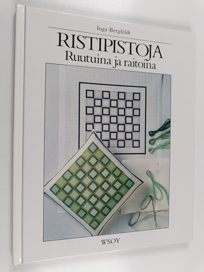 Inga Bergfeldt : Ristipistoja ruutuina ja raitoina