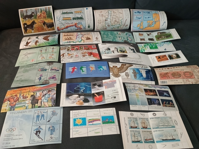 Suomi postimerkkiarkit /-vihkot 23kpl