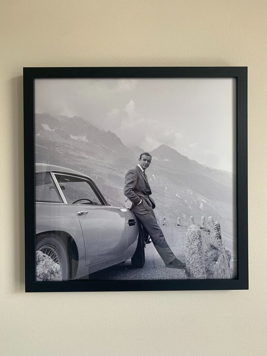 James Bond 007: Goldfinger - Sean Connery with the Iconic As