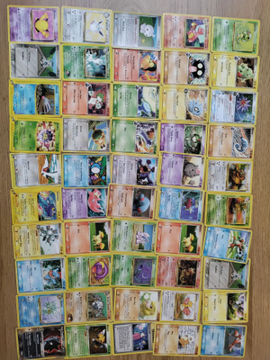 Satunnainen kokoelma 50kpl pokemonkortteja