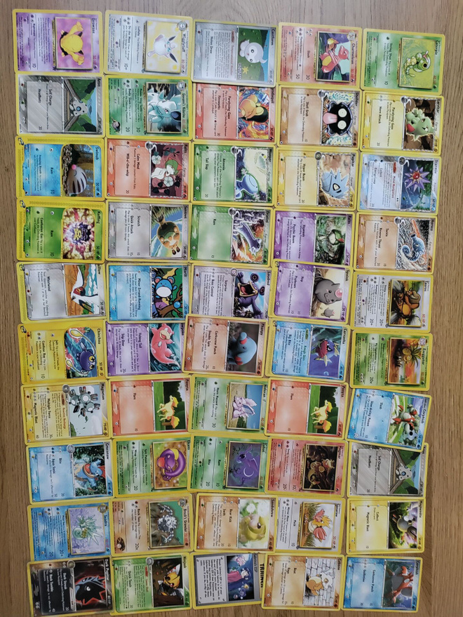 Satunnainen kokoelma 50kpl pokemonkortteja