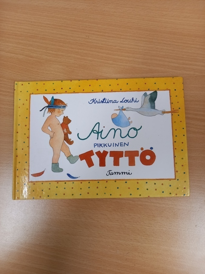 Kristiina Louhi: Aino pikkuinen tyttö