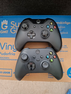 Xbox Series X ja One ohjaimet
