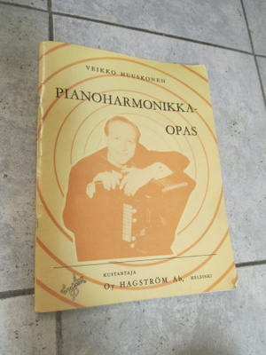 VEIKKO HUUSKONEN -pianoharmonikkaopas