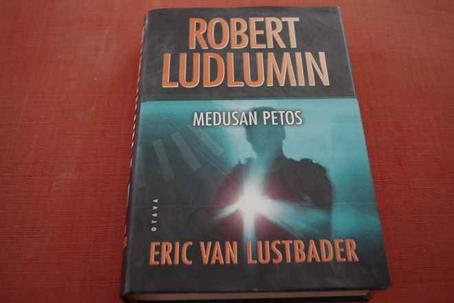 Robert Ludlum & Eric Van Lustbader: Medusan petos (2010)