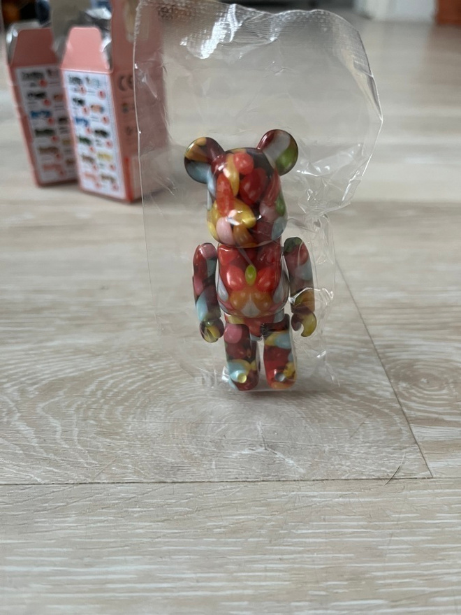 Bearbrick figuuri. Jellybeam