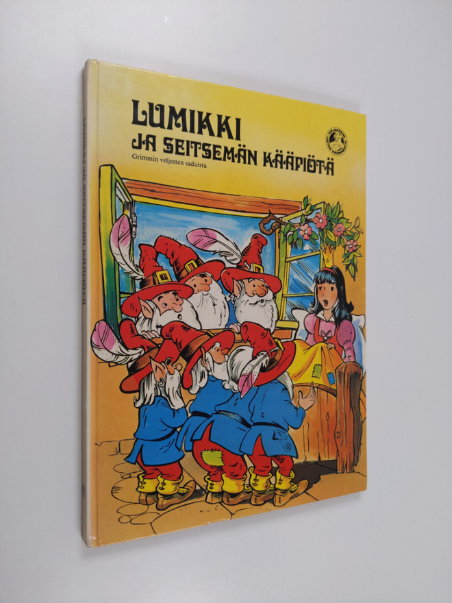 Ingrid ym. Emond : Lumikki ja seitsemän kääpiötä - Grimmi...