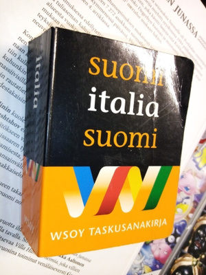 SUOMI - ITALIA - SUOMI taskusanakirja (1p.2000)Sis.postikulu