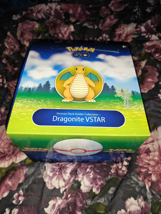 Pokémon GO Premier Deck Holder Collection—Dragonite VSTAR