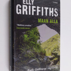 Elly Griffiths : Maan alla - pikkukuva 1