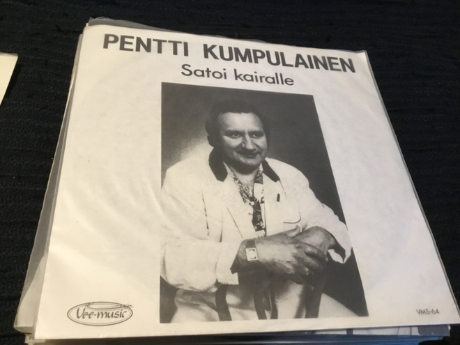 Pentti Kumpulainen Satoi koiralle 1993 single ps