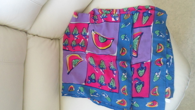Laadukas Silkkihuivi 85cm x 80cm