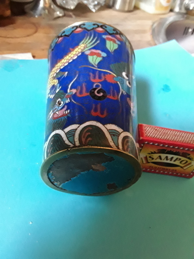 VANHA ANTIIKKI CLOISONNE PIKARI. LOHIKÄÄRME Kuvalla