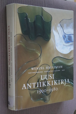 Hagelstam : Uusi antiikkikirja 1900-1980 ( 1.p. 2003 k.po )