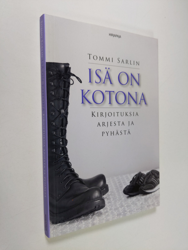 Tommi Sarlin : Isä on kotona : kirjoituksia arjesta ja py...