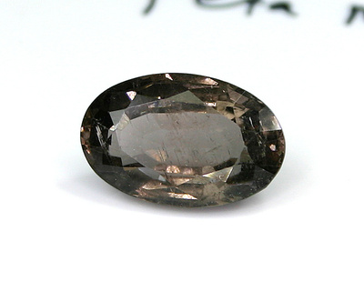 Luumu kellanruskea turmaliini 9.56 ct iso n.2-lukuinen paino