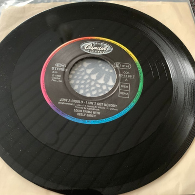 LOUIS PRIMA w. Keely Smith: Just A Gigolo- I Ain’t Got Nob…
