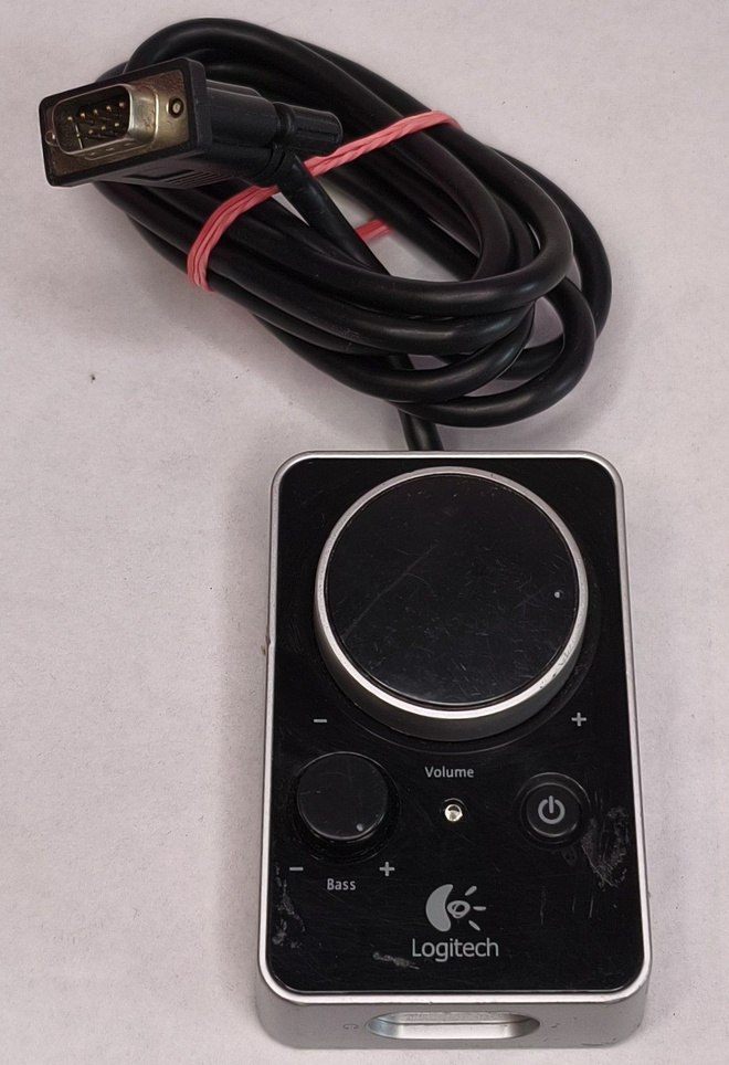 Logitech Z-4 langallinen kaukosäädin