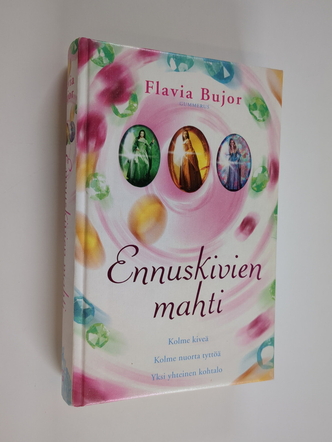 Flavia Bujor : Ennuskivien mahti