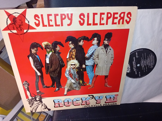 LP Sleepy Sleepers  : Rock'y VI Pölkyllä päähän ( SIS POSTIK