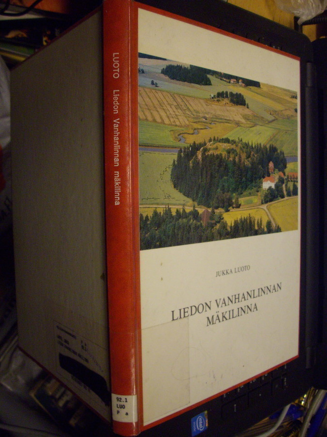Luoto : Liedon Vanhanlinnan mäkilinna ( 1984 ) EIPK !